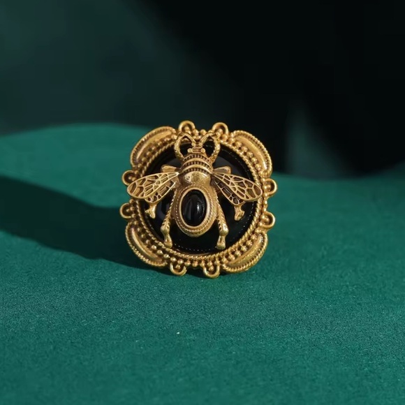 Antique Black Royal Bee Brass Ring - Picture 8 of 8